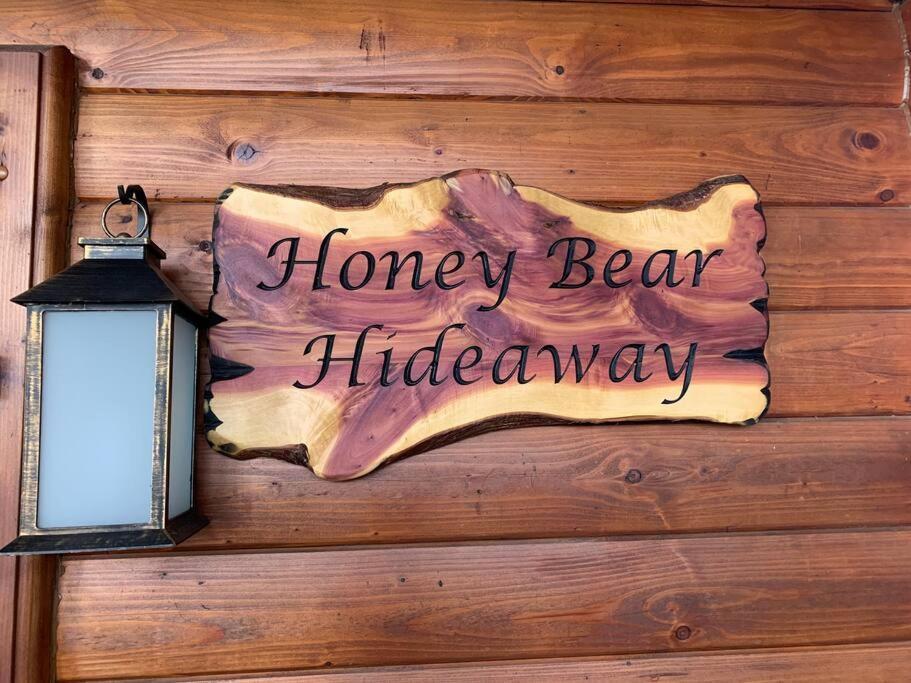 Honeybear Hideaway Cabin ヘイワード エクステリア 写真