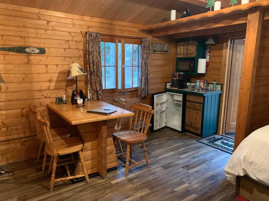 Honeybear Hideaway Cabin ヘイワード エクステリア 写真
